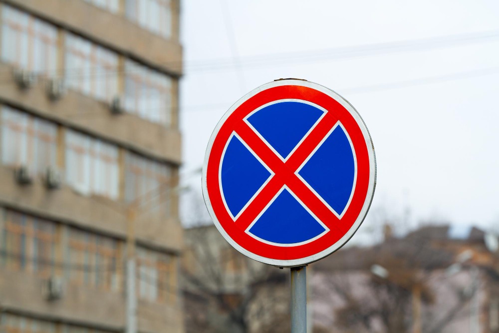 Можно ли высаживать пассажира под знаком «Остановка запрещена»